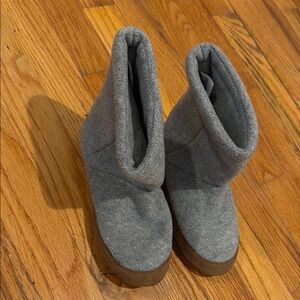 Lands End Gray Slippers/Booties